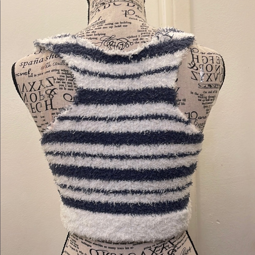 NWOT POL White and Blue Sleeveless Crop Tank Top - Picture 4 of 5